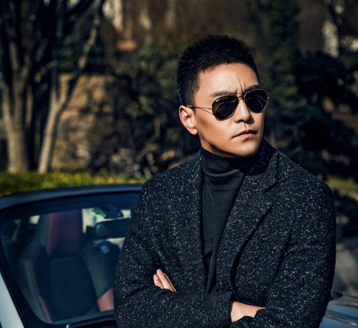 原创演员李飞妈妈摆地摊卖海鲜全年几乎无休敬业精神值得大家学习