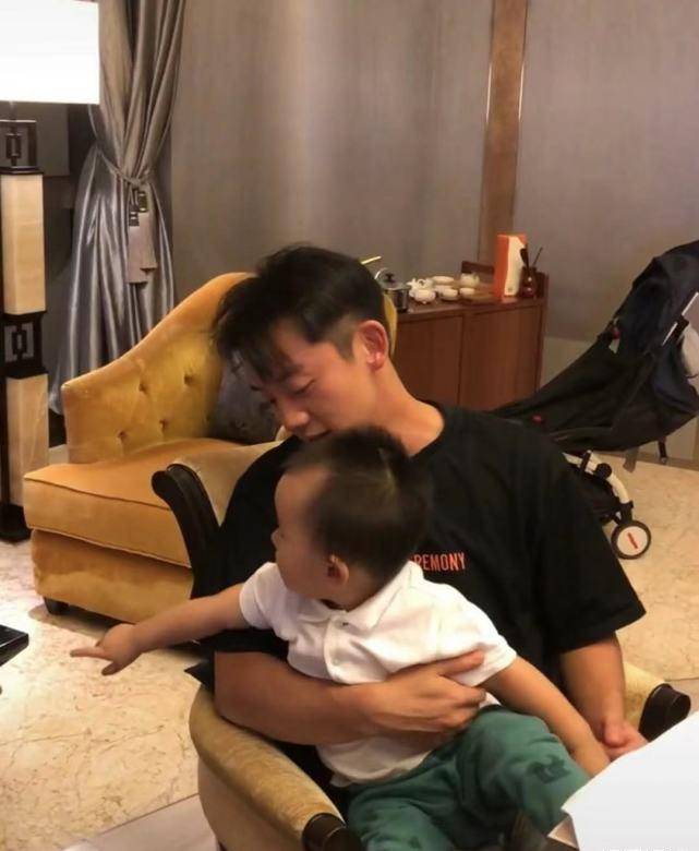 原创苗苗晒老公视角照曝光豪宅内景郑恺跟女儿物品抢镜