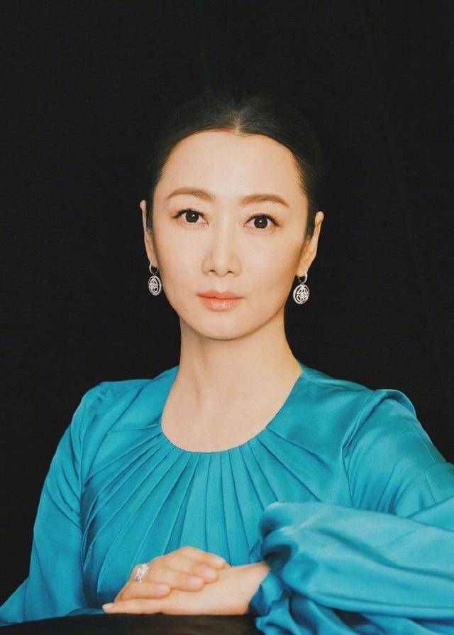 原创女演员赵涛高清生图曝光43岁穿着自信时尚被告诫年龄大了穿保守点