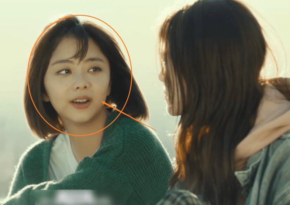 原创谭松韵新电影定档预告片里脸部状态引关注终于信她有30岁了