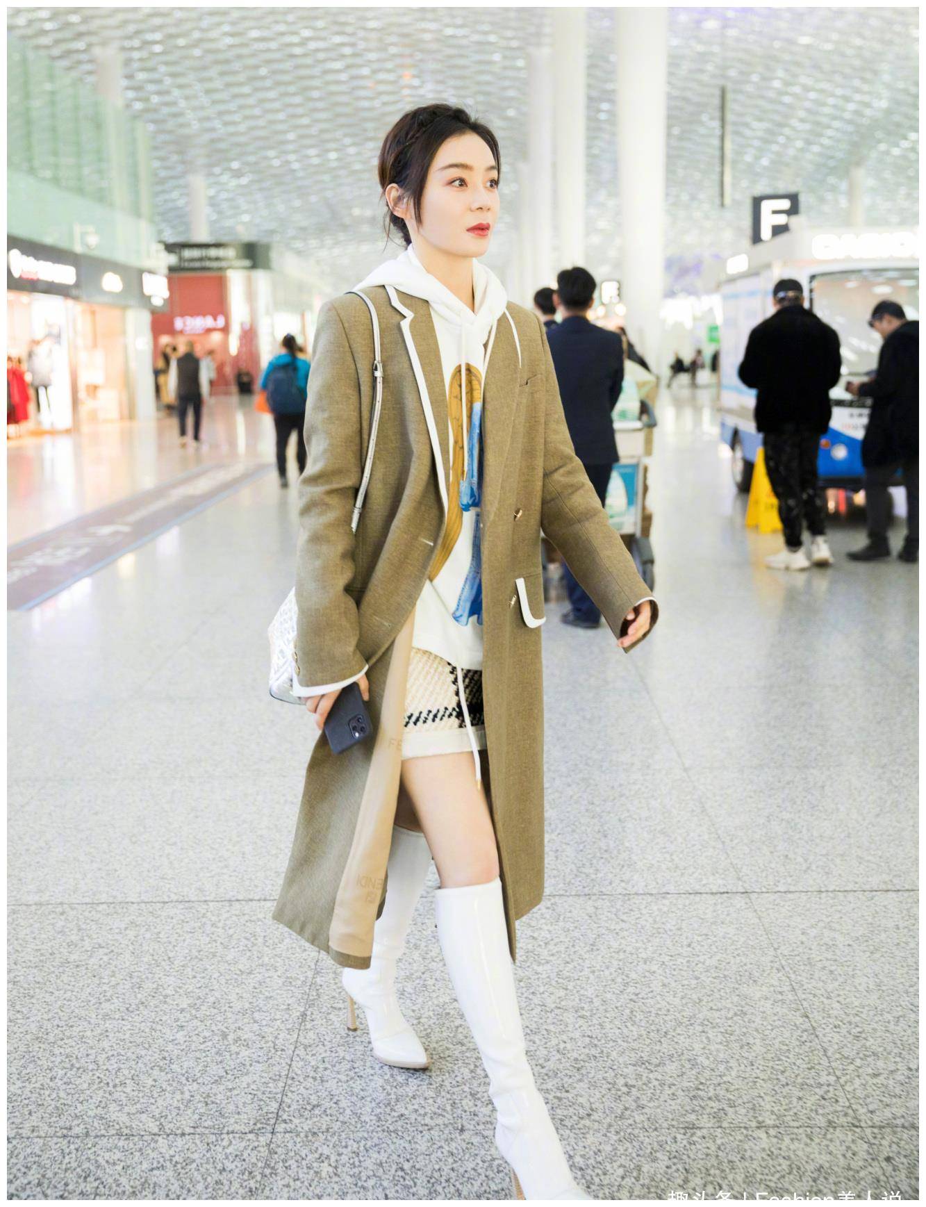 原创168cm祝绪丹和165cm袁姗姗同穿白色长靴小个子这样穿更显高