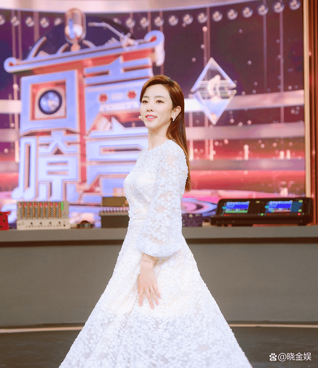 李思思第一时间来报喜消失13期节目后又重新返岗回声嘹亮