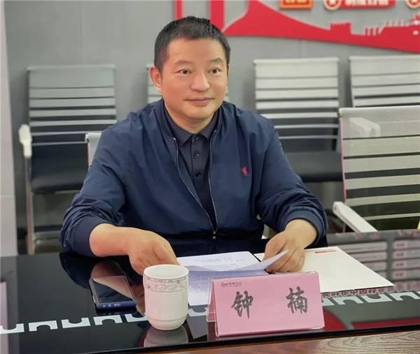 四川省扶贫基金会宣传部长钟楠介绍到,"川香万家·消费帮扶"项目是由"