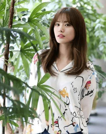 她有着"世界第一美女"的称号,一席"人鱼裙"亮相,惊艳了全场_珍娜_美貌