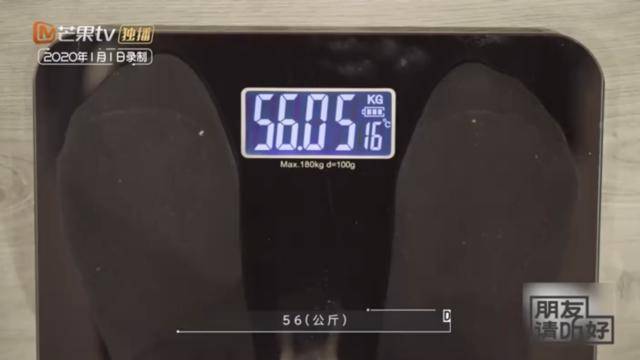 谢娜是女生,块头最小,而且刚生完孩子没多久,体重只有51公斤.