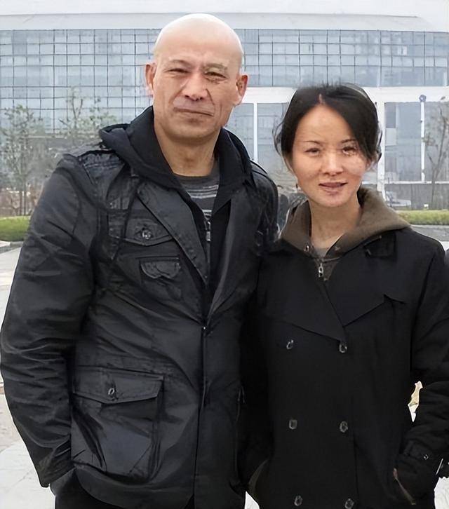 师小红老婆谢兰一场车祸定情婚后生一子日子过得有滋有味
