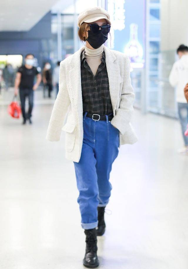 原创             吴昕越来越时髦了，西装牛仔裤走机场，自信的样子像是在走T台