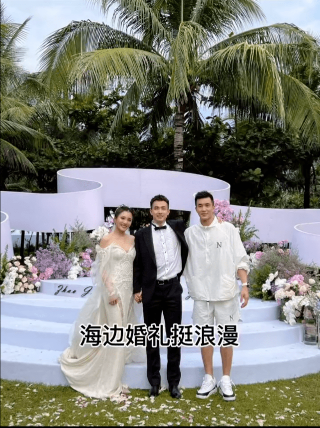 被迫营业郭艾伦合影原帅1岁女儿,小家伙不爱搭理怪叔叔不肯牵手