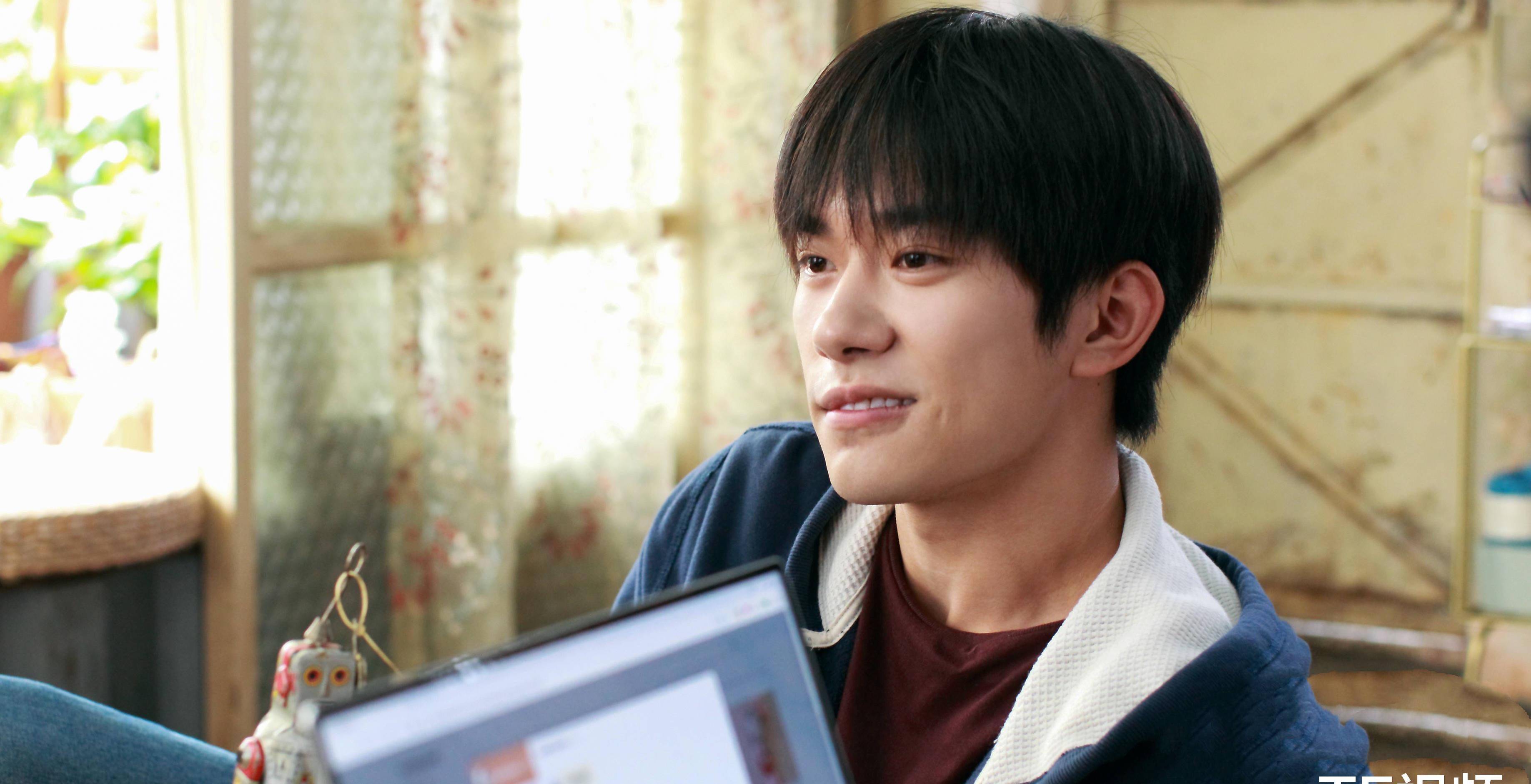 原创奇迹年代最新路透照曝光千玺遮挡严实束手无措粉丝太疯狂