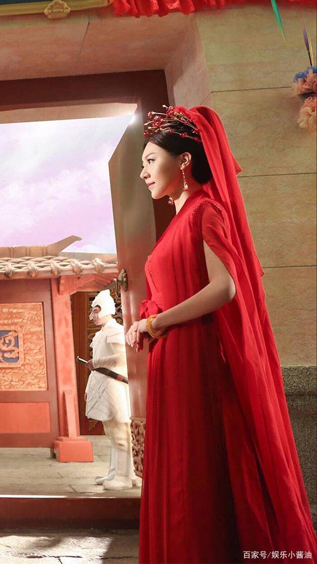 除了《醉玲珑》外,黄梦莹在十里桃花中饰演的反派素锦真是让人恨得牙