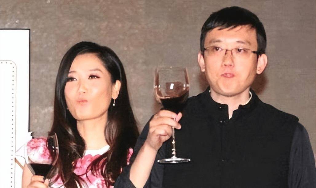 杨魏玲花人红不忘本与曾毅五五分账24年嫁给徐明朝生活美满