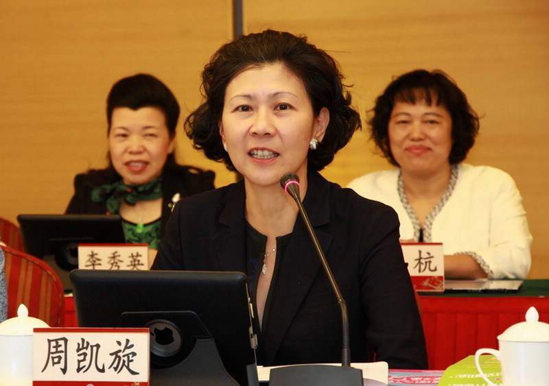 周凯旋,1961年出生在香港,家庭十分普通.