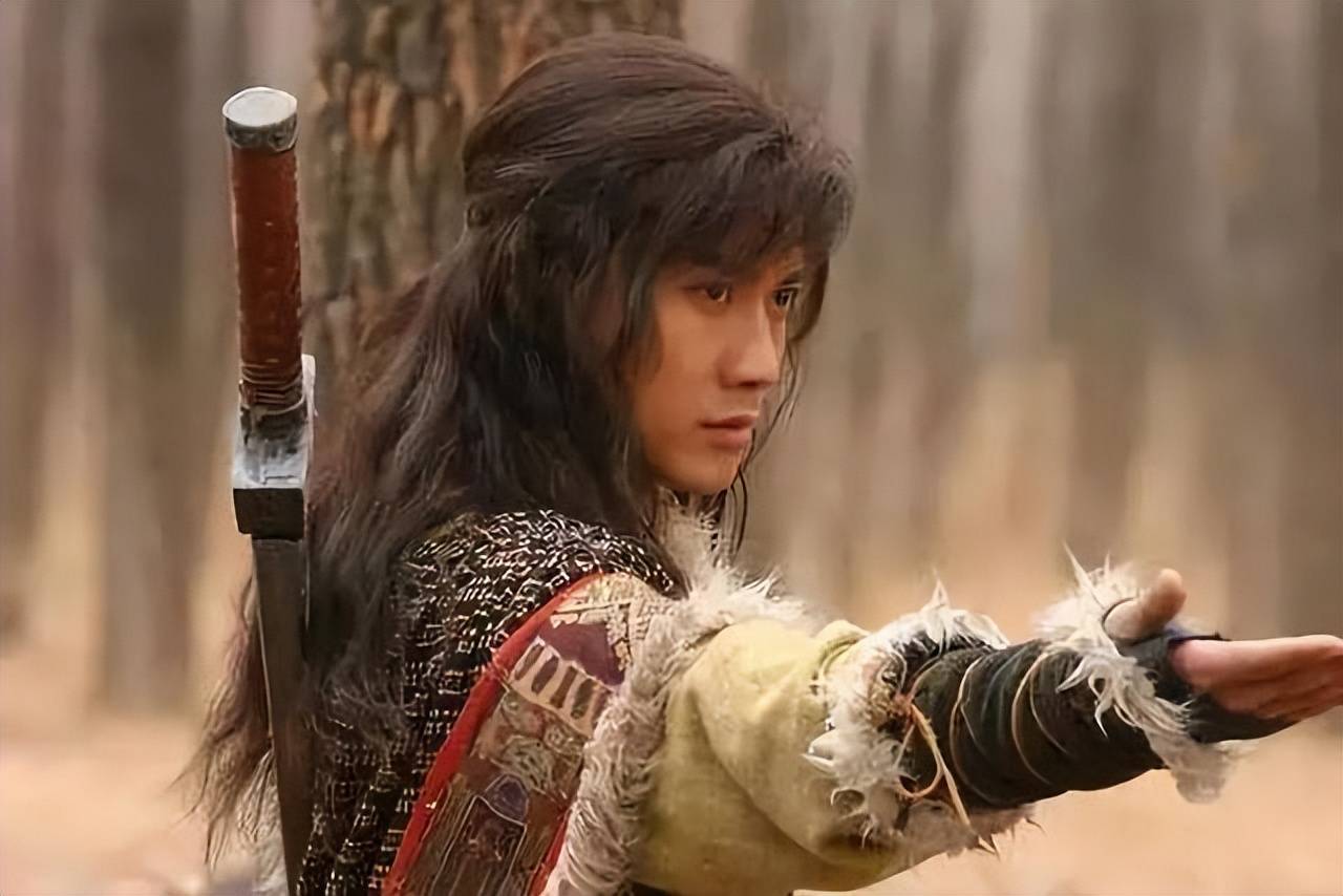 再后来,胡斐在胡一刀坟墓前被田归农等人围攻,经过南兰指点,拿到了埋