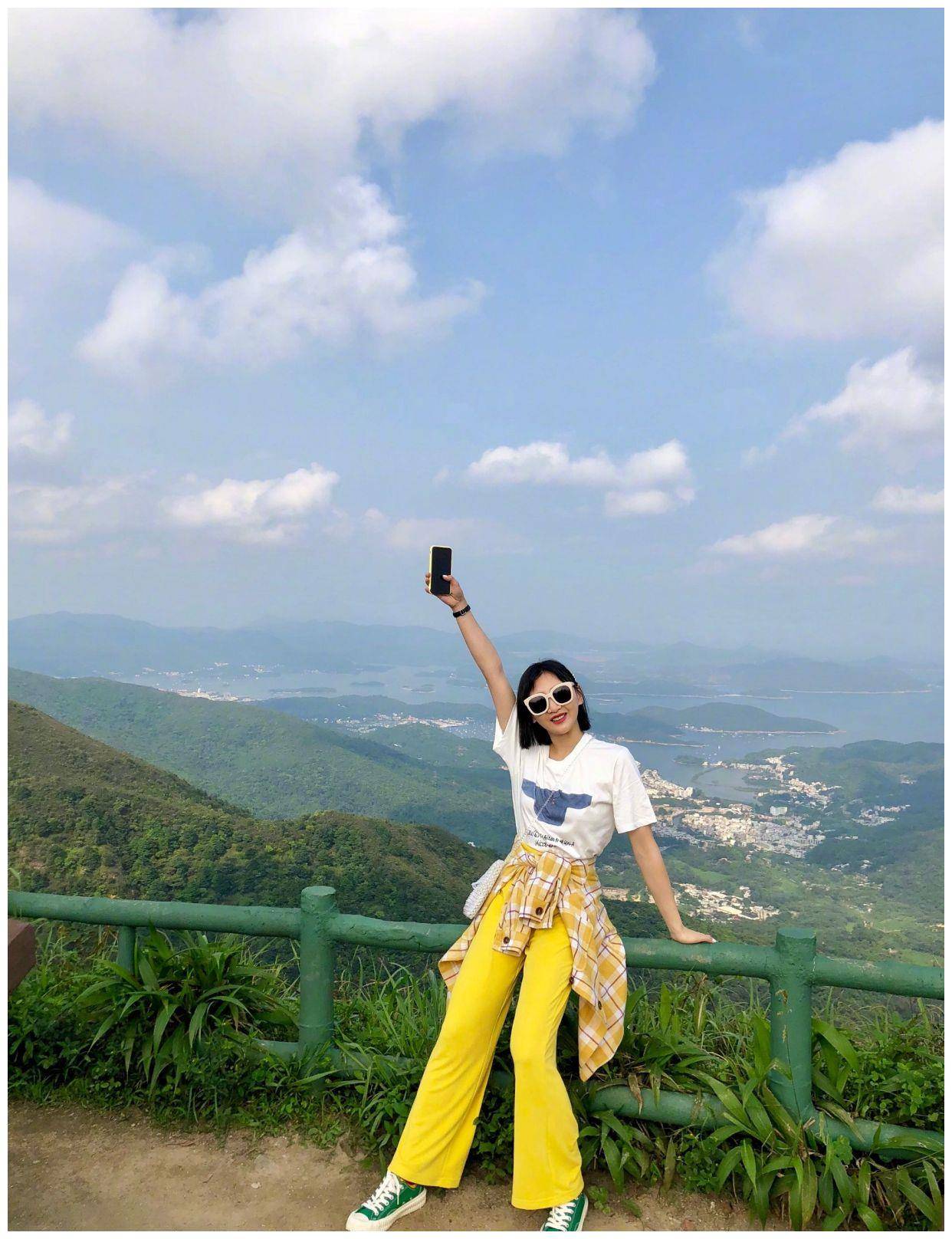 原创服了何雯娜挺十月孕肚拍婚纱照还有如此身段老公看着比她还壮