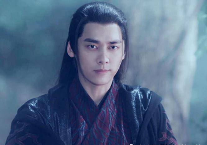 并且不论是黑化前呆萌的张小凡还是黑化后邪魅的张小凡,都被他诠释得