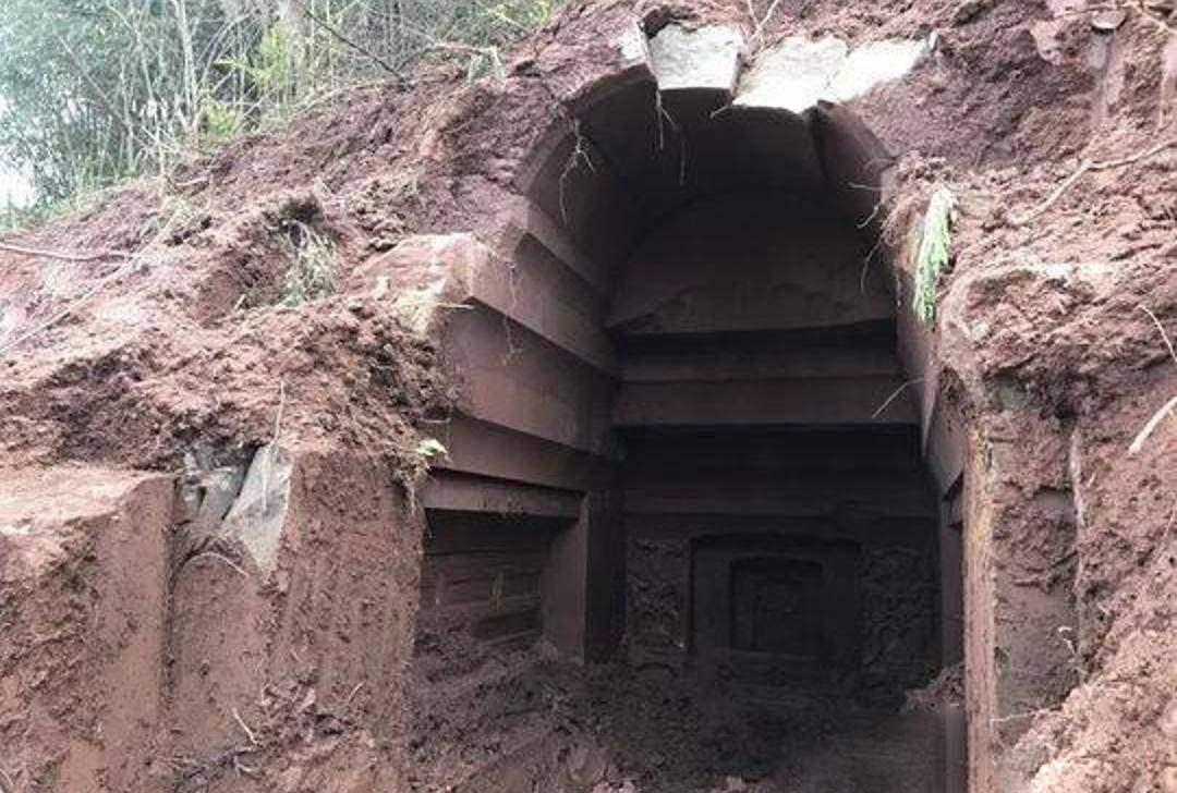 泸县地底下的100多座宋墓自然也就没有棺椁遗骸和随葬品,这样一来,也