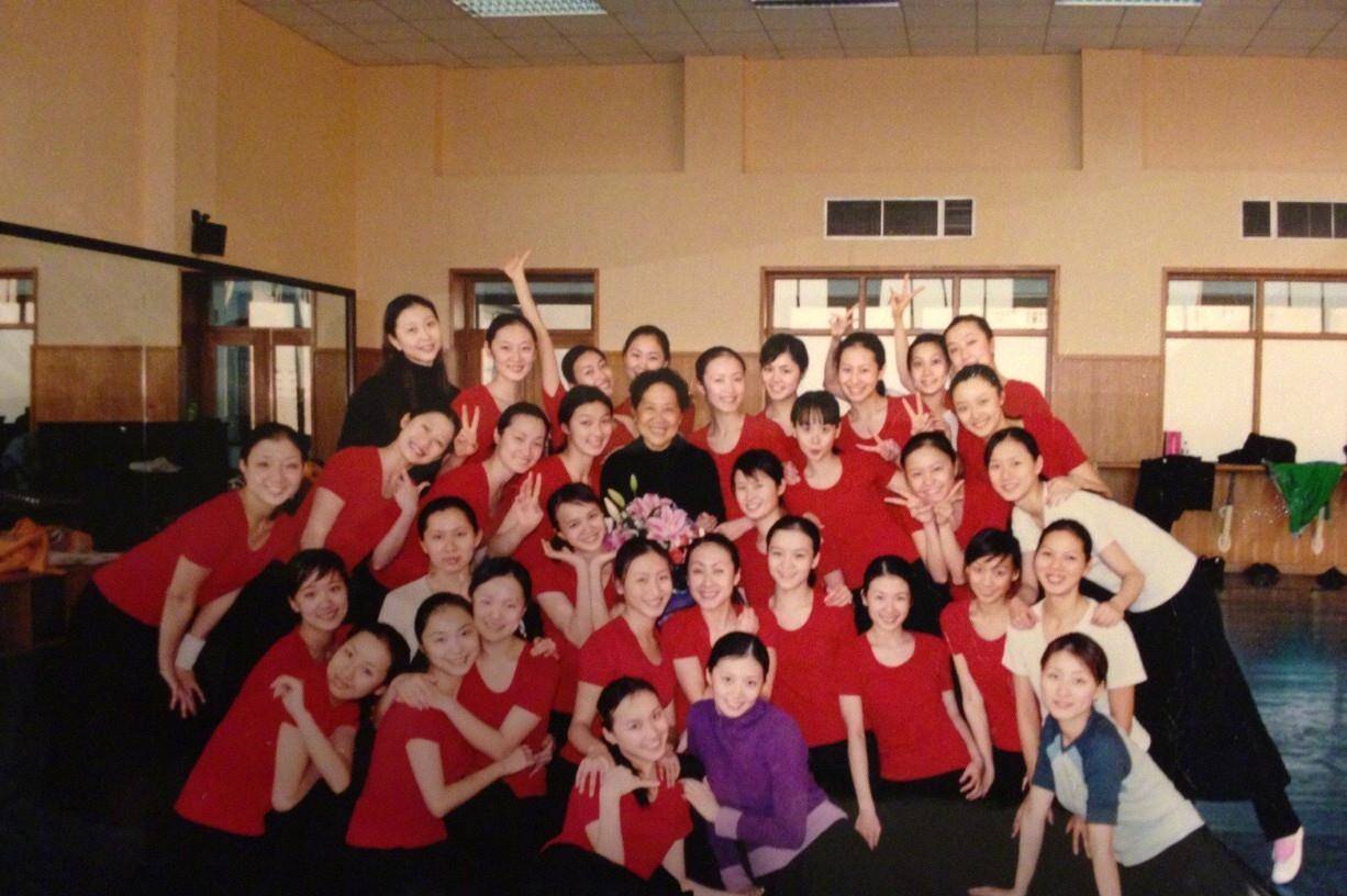 原创吕一曾是胡歌梦中情人爱上火锅店老板17天闪婚37岁靠实力终于翻红