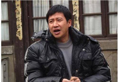 爆红,出道多年零绯闻,却因挡住小鲜肉被推开_张国强_因为_王晓男