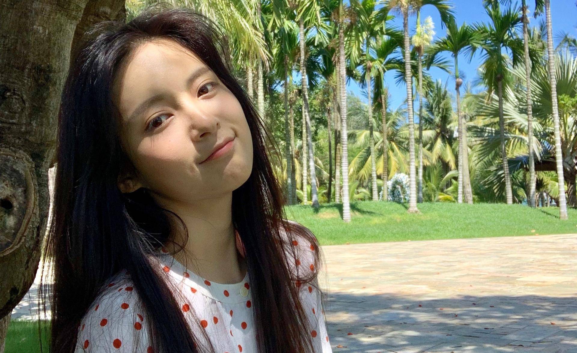 同样是98年出生的孙安可,毕业于北京电影学院,虽然她出道仅仅四年,就