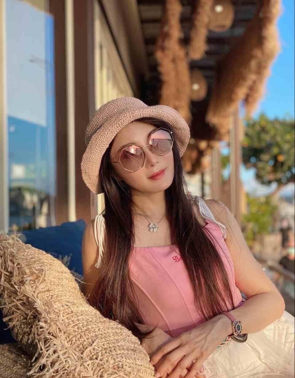 原创杨紫琼接班人杨丽菁近况曝光52岁似妙龄少女高抬腿超轻松