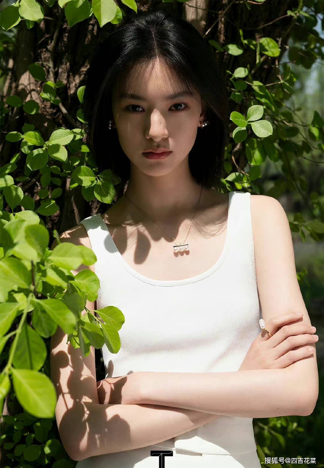 红毯杀手邱天快乐的中二少女不爱高冷爱爬树