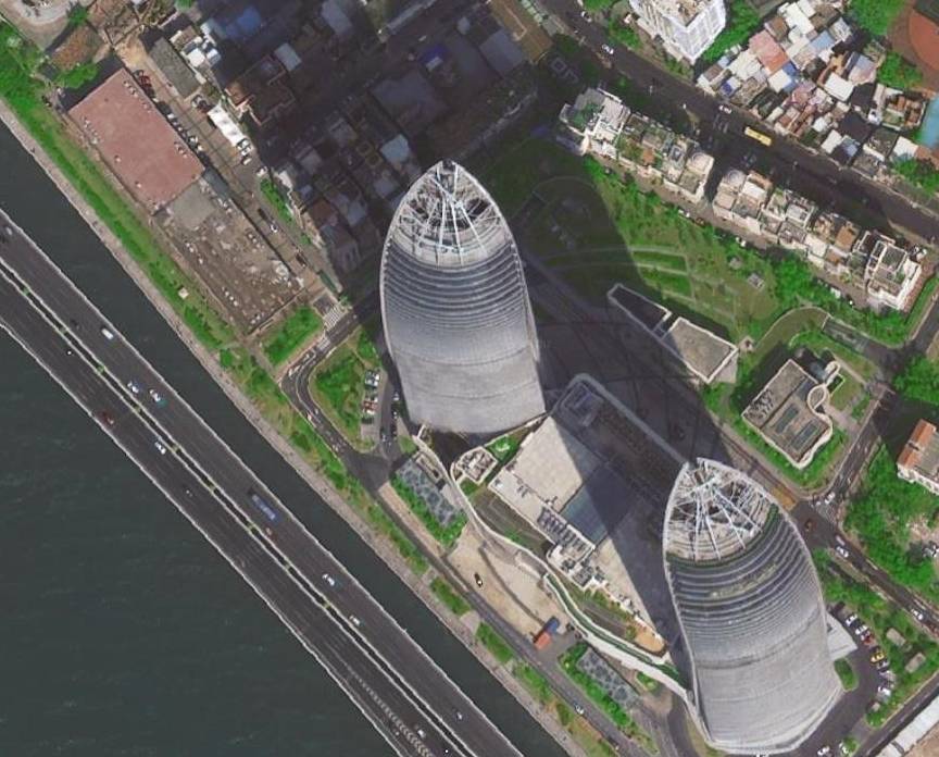 也是国内著名的双子大楼建筑,其外形好似白色帆船,故又称风帆大厦