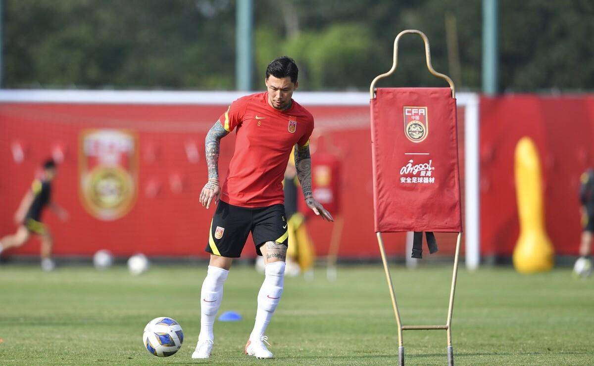 原创张琳芃徐根宝指导建议我回上海希望为海港多拿几个冠军