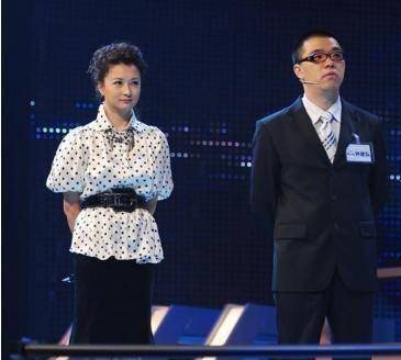 49岁袁鸣现身人均40元苍蝇小馆发福似路人美籍丈夫很神秘