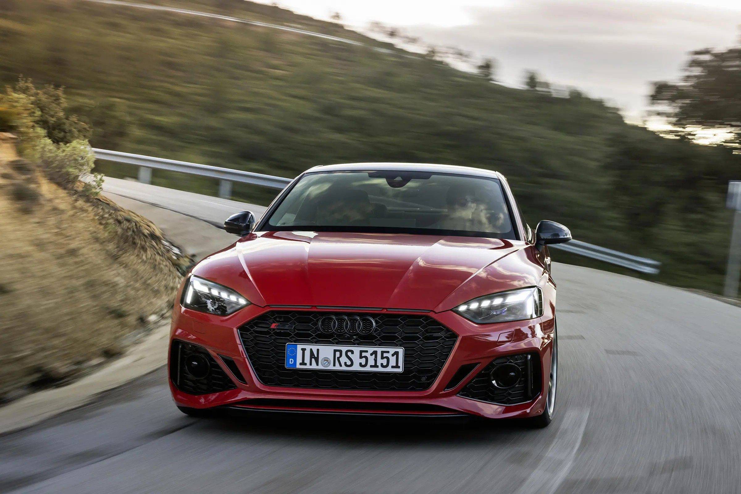 新款奥迪rs 5 coupe和rs 5 sportback依旧主打双门轿跑车以及四门轿