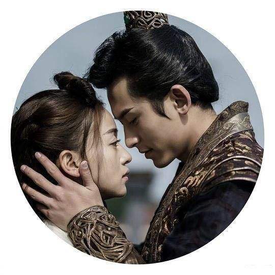 还有吴谨言和张哲瀚主演的《朝歌》也是很多人期待的一部剧,这部剧