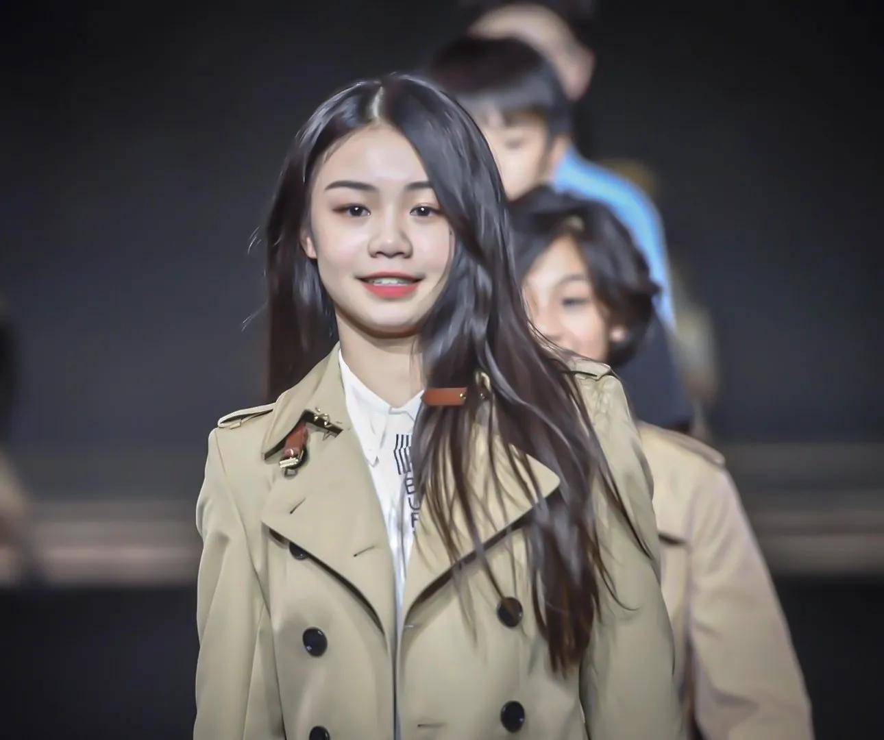 同样是富养女,黄多多金遥馨拿奖无数,她却上变形记改造_孩子_刘思琦