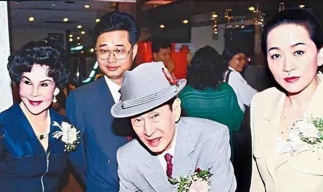 可是这些都不妨碍邓永祥和洪金梅在一起交往,所以洪金梅为了更好地