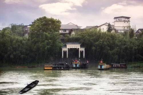 中国唯一漂在水上的古镇，不收门票只能坐船去，居民靠柚子为生