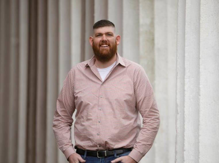 5斤"巨婴"轰动全美国,如今却成为空警_kevin_clark_照片