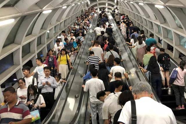 BOB全站我国14亿人也难招工？工厂招工遇冷年轻人为何不愿走进工厂？(图5)