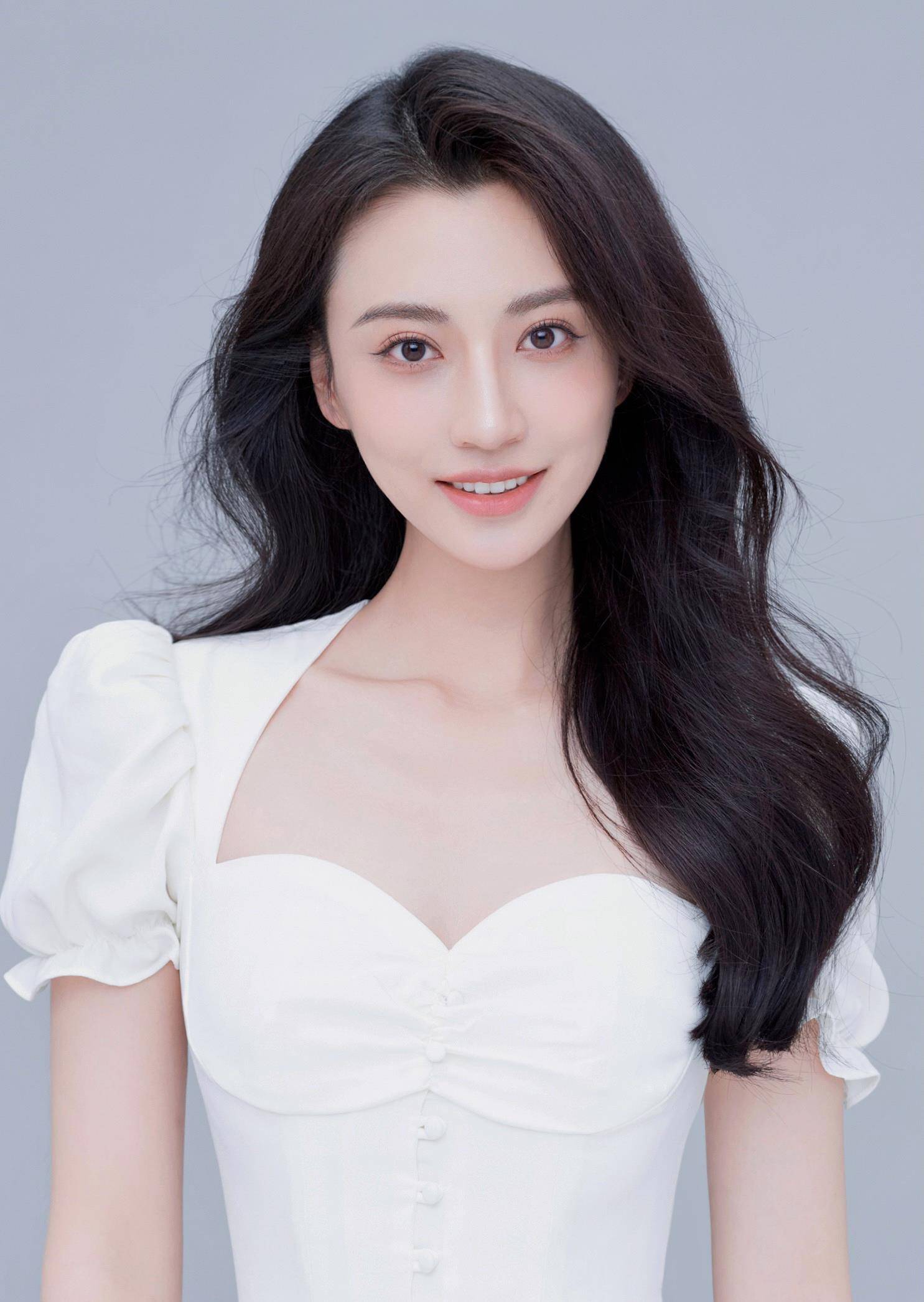 从选美小姐到演员,客串过《琉璃》的她,还参演了热巴杨超越新剧_范桢