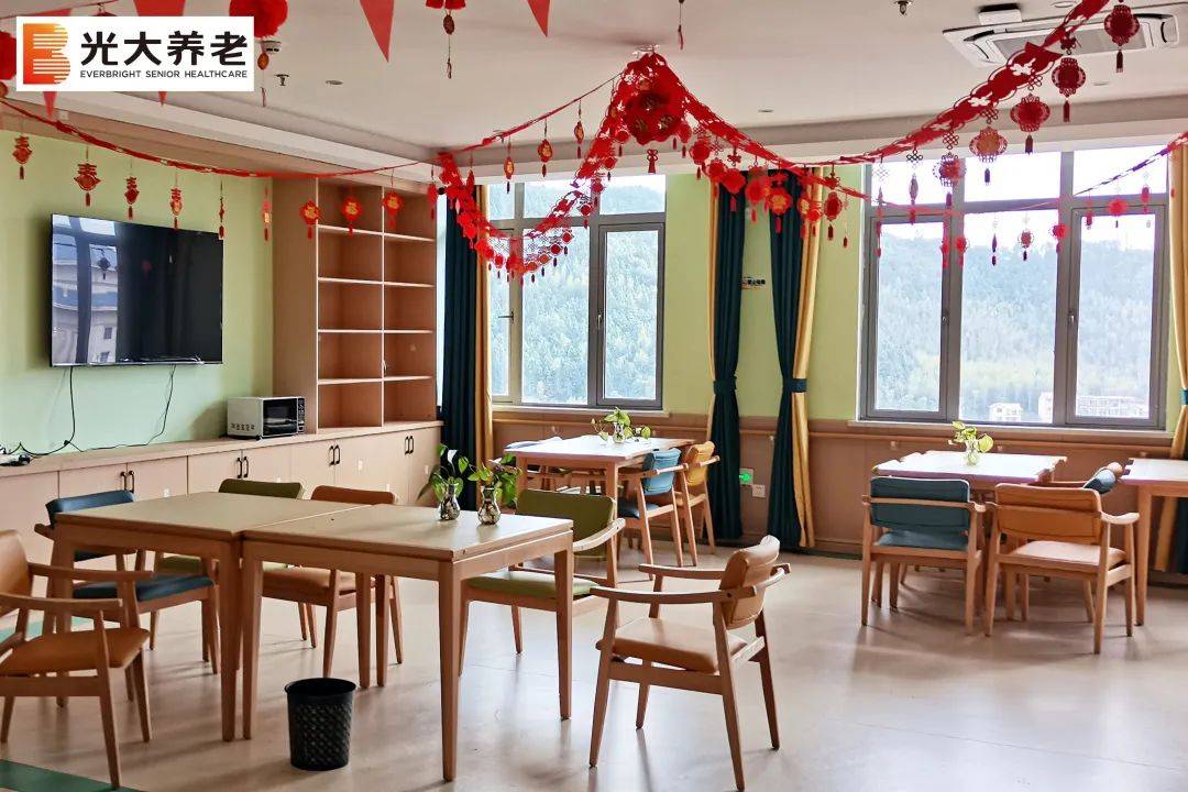 院内设立多媒体活动室,书画阅览室,娱乐场所,丰富长者的精神文化生活.