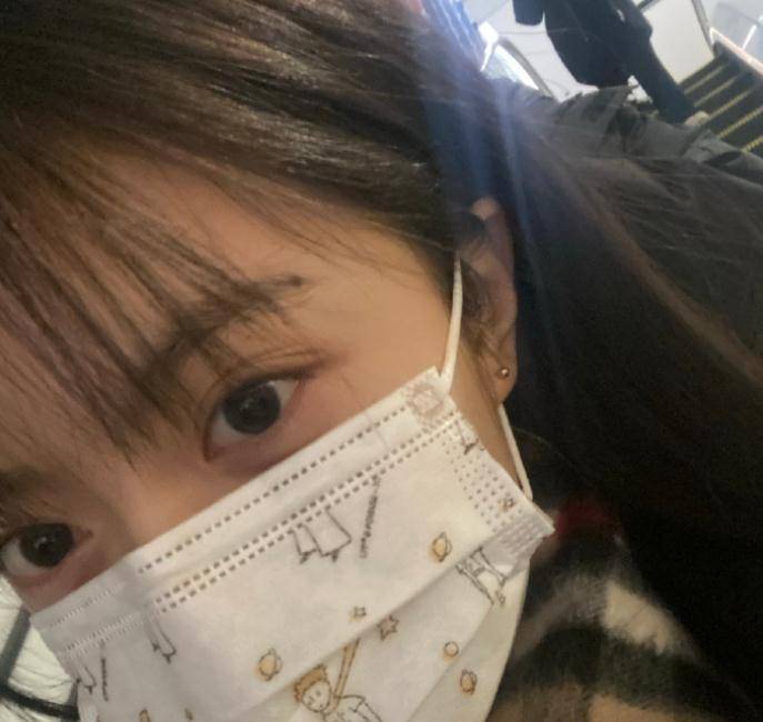 赵今麦读大学后换新发型,口罩也遮不住美貌,但耳朵位置更惹眼_刘海