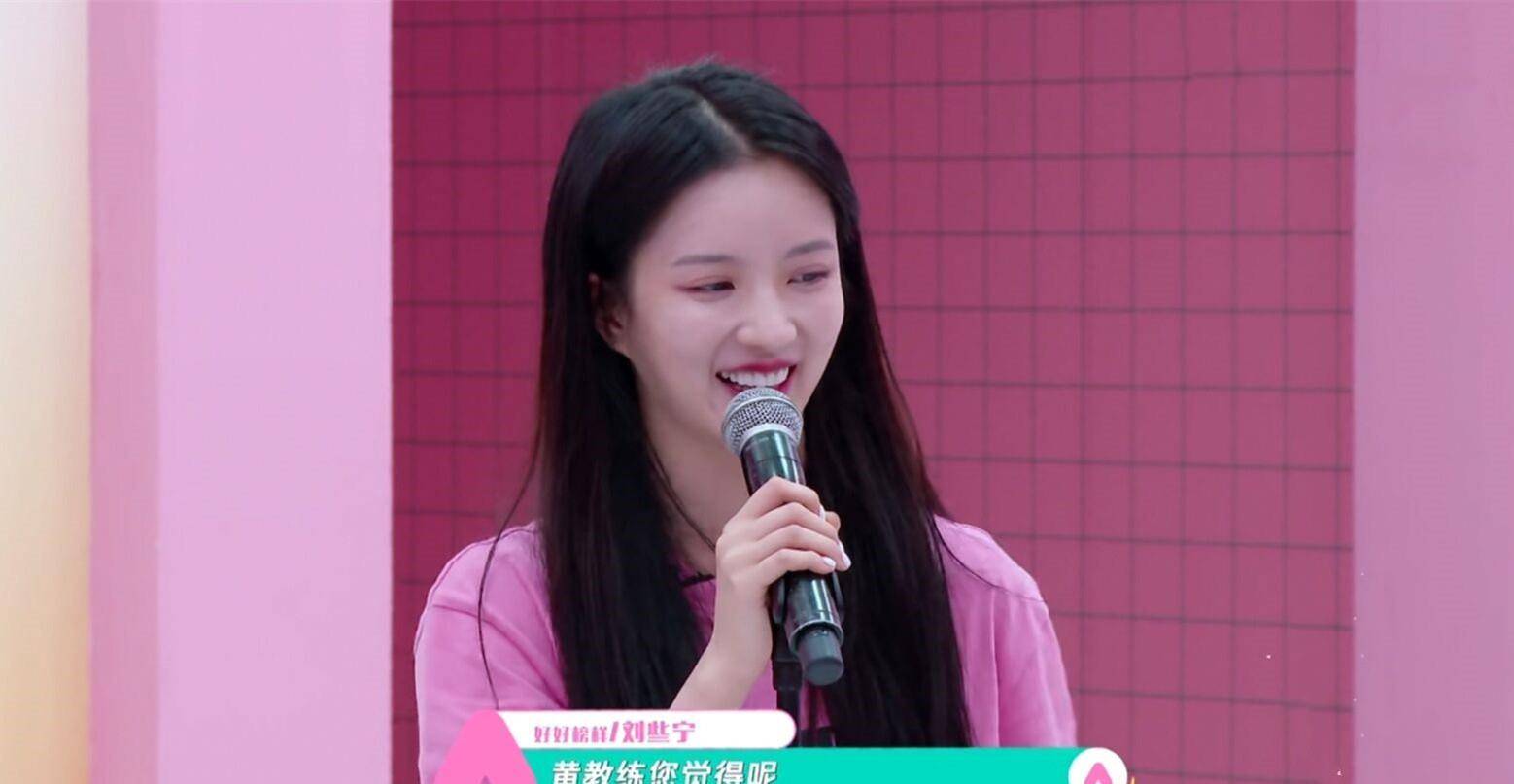 同是回复网友的犀利问题,为啥陈卓璇获赞,刘些宁被吐槽情商低?