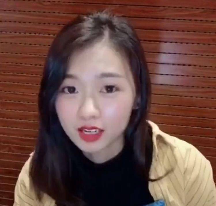 翁佳娜唇红齿白乖巧可爱,有一种邻家妹妹的感觉,你还记得她吗_潮汕