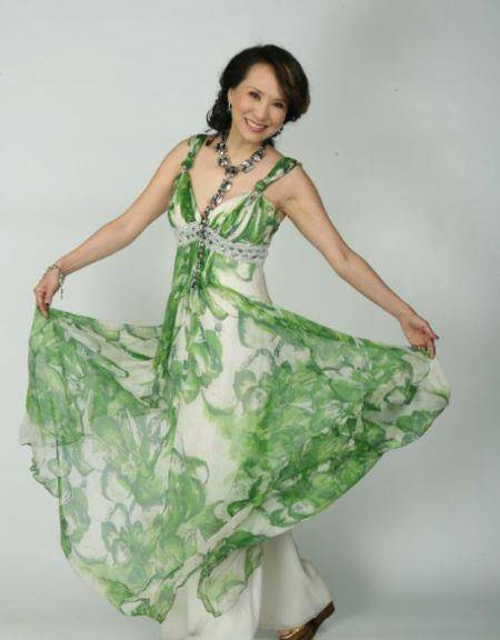 "歌坛大姐大"郑绪岚:就这样改写了她的结局,苦尽甘来终是遗憾_演出