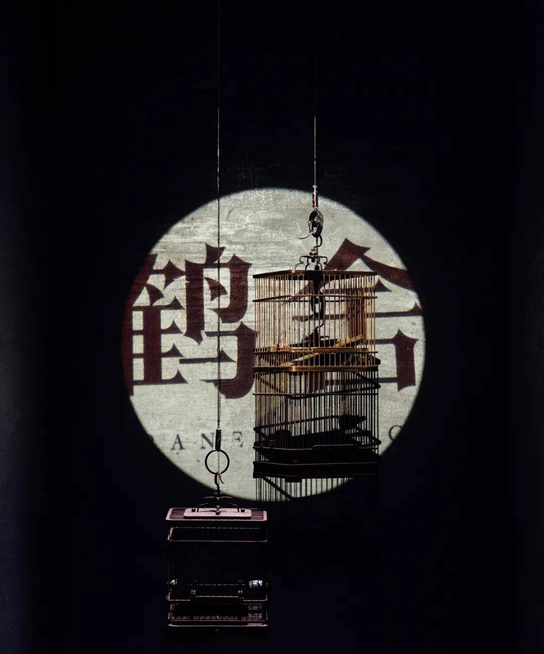 原创             永不过时的黑色系绘制饕餮盛宴，鹤舍演绎极致东方美学
