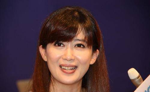 51岁孟庭苇素颜开出镜,皮肤白美看不出皱纹,身材苗条似28岁少女