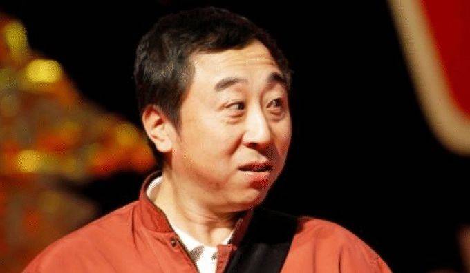 贾玲从小对相声,小品就比较感兴趣,之后她就开始往喜剧这条路上发展了