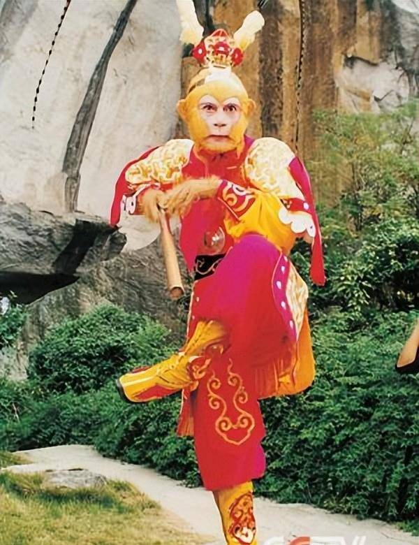 六小龄童,因运气走向巅峰,为何因入戏太深跌入低谷?_孙悟空_父亲_猴戏