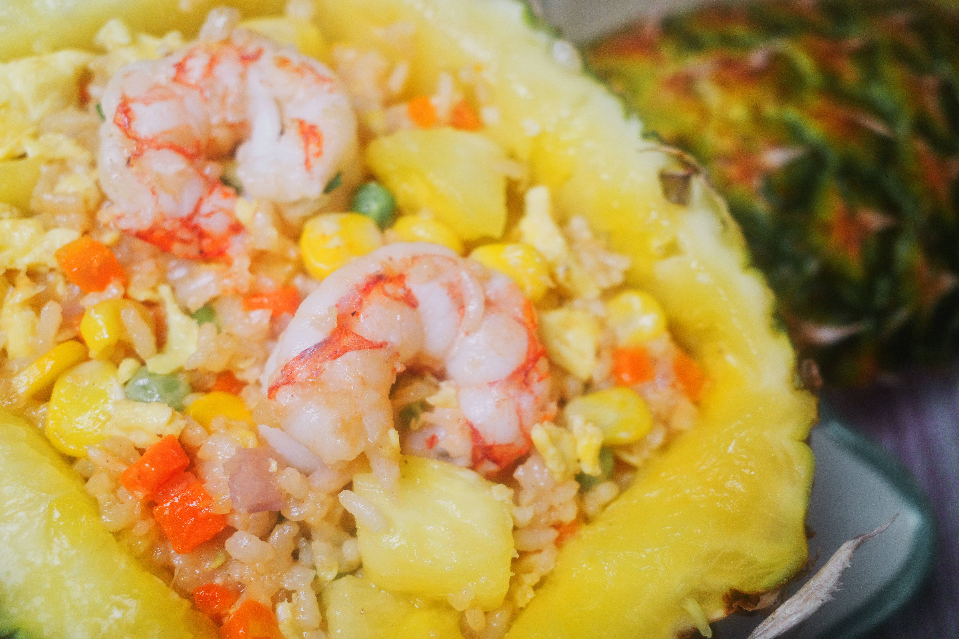 春天五彩缤纷的季节,来做一份有颜又香甜可口的虾仁菠萝饭吧!