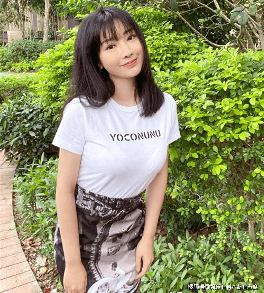 "冻龄女神"柳岩,短发依旧气质迷人!-搜狐大视野-搜狐新闻