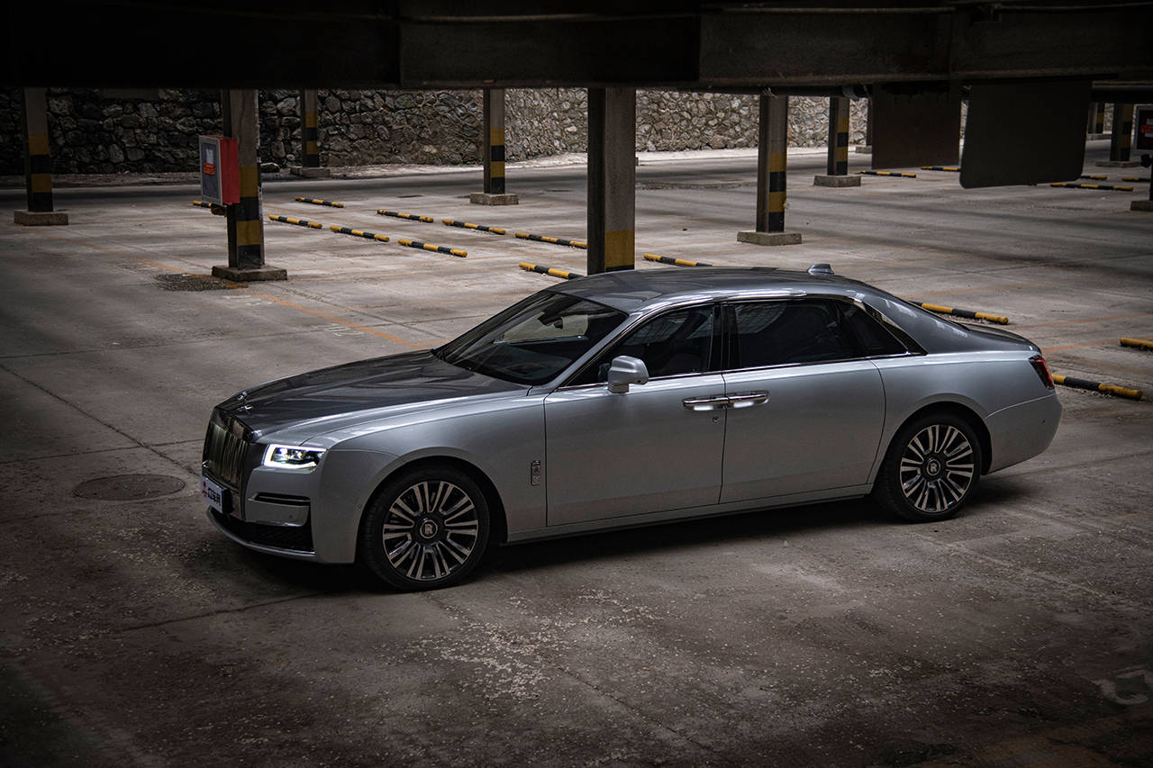 换上最贵的行头体验富豪座驾试驾劳斯莱斯古思特长轴距版