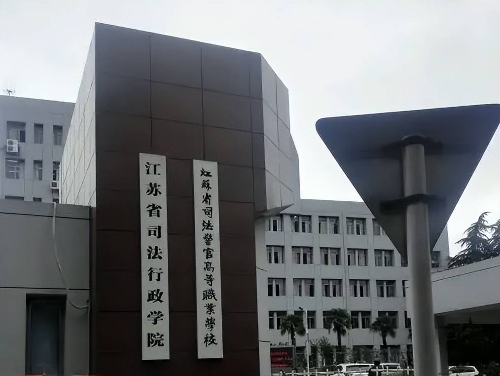 原创面向初中生招生的警校能报考真是有福了入警优势很明显