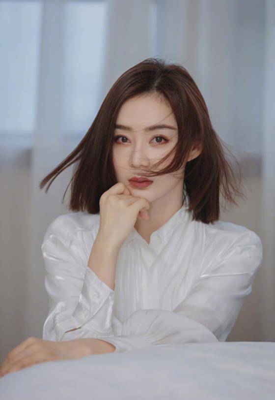 袁姗姗的写真大片绝了,皮肤白皙光亮,自称:像把大海穿在了身上_作品